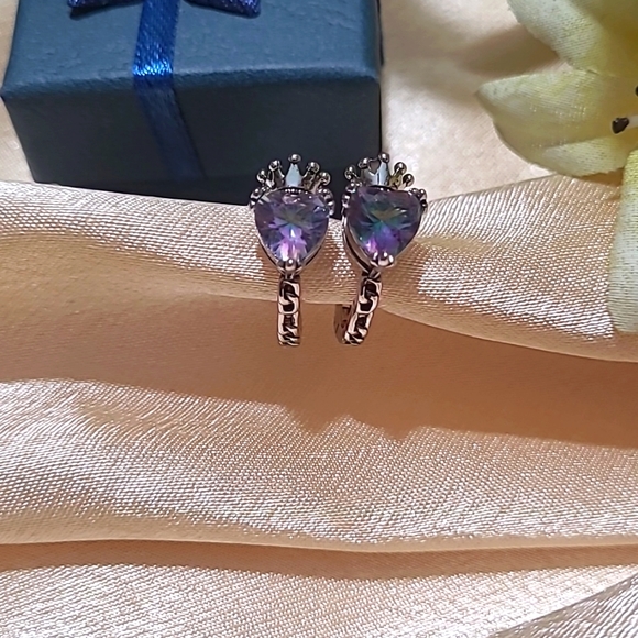 925 Vintage Love Heart Zircon Crown Hoop Earrings. Almost all photos tak… - Picture 10 of 11